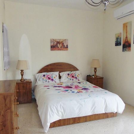 Scicluna 2 Bedroom Apartment - Bus Terminus St. Paul's Bay Exterior foto