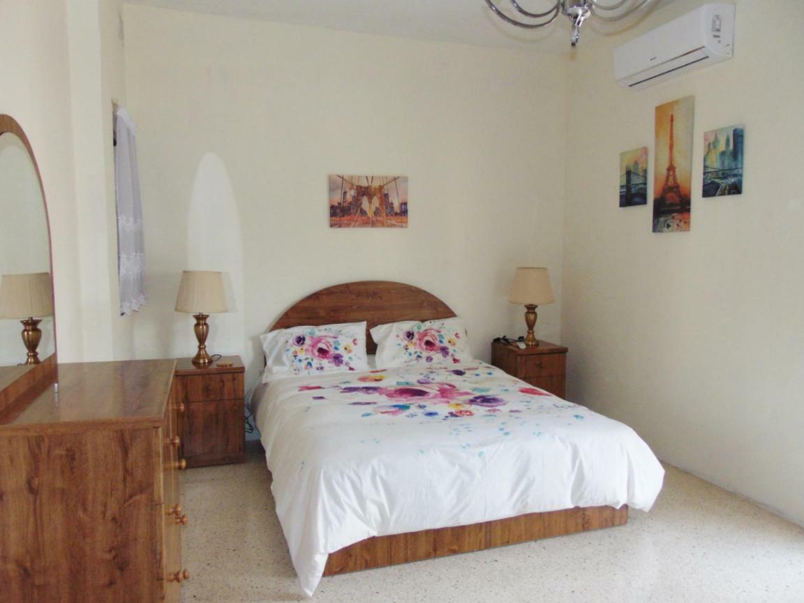 Scicluna 2 Bedroom Apartment - Bus Terminus St. Paul's Bay Exterior foto